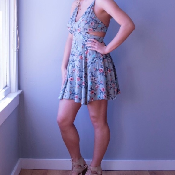 Floral skater dress - Picture 2 of 3